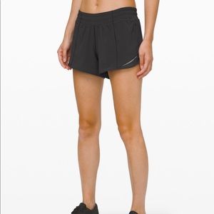 Lululemon hottty hot mid rise lined short sz 6
